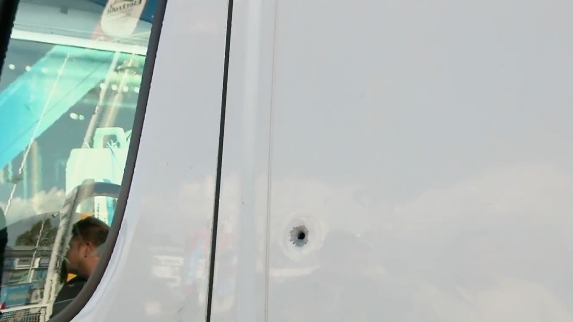Sujeto Desconocido Dispara contra Unidad de Carga en Vía Atlixcáyotl de Puebla