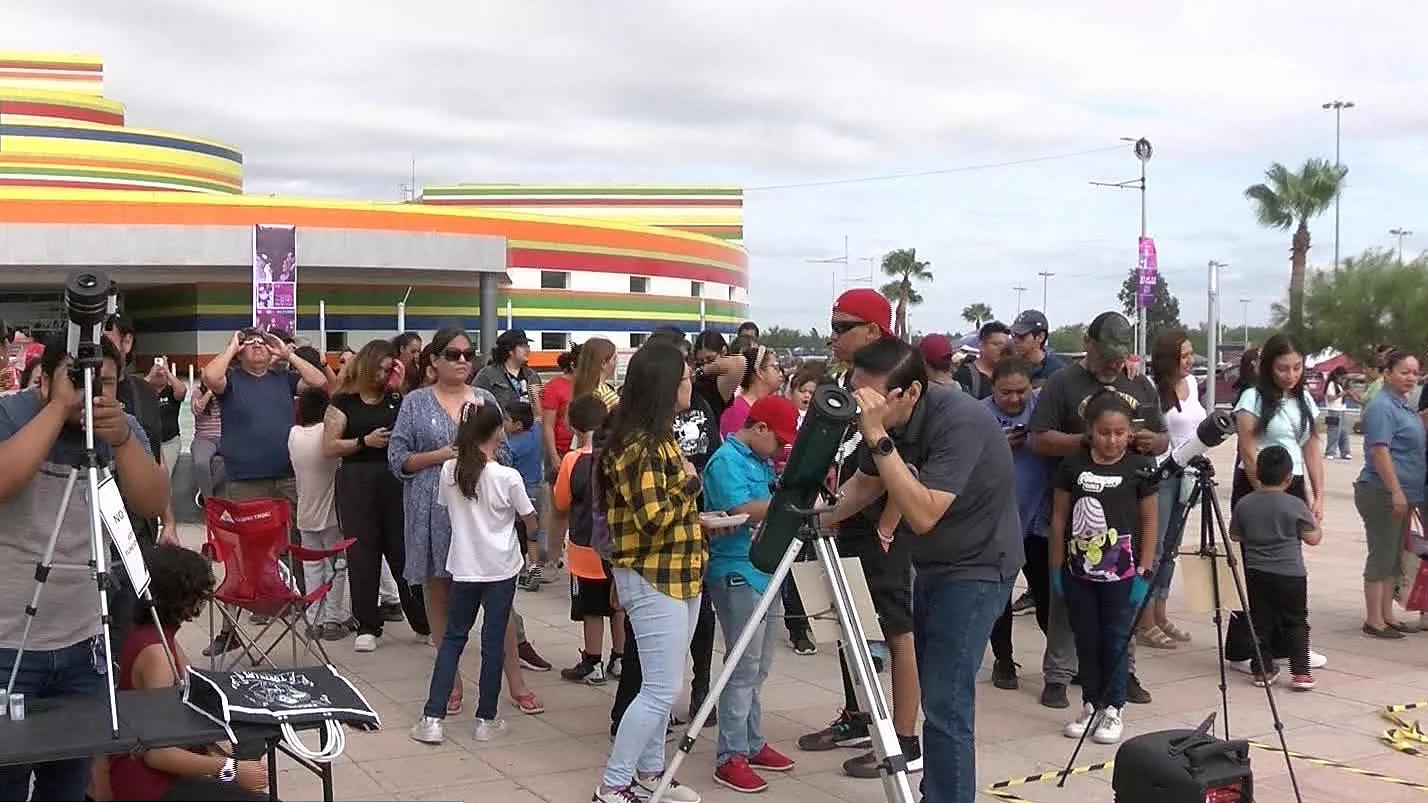 Jóvenes Aprecian por Primera Vez un Eclipse Anular Solar