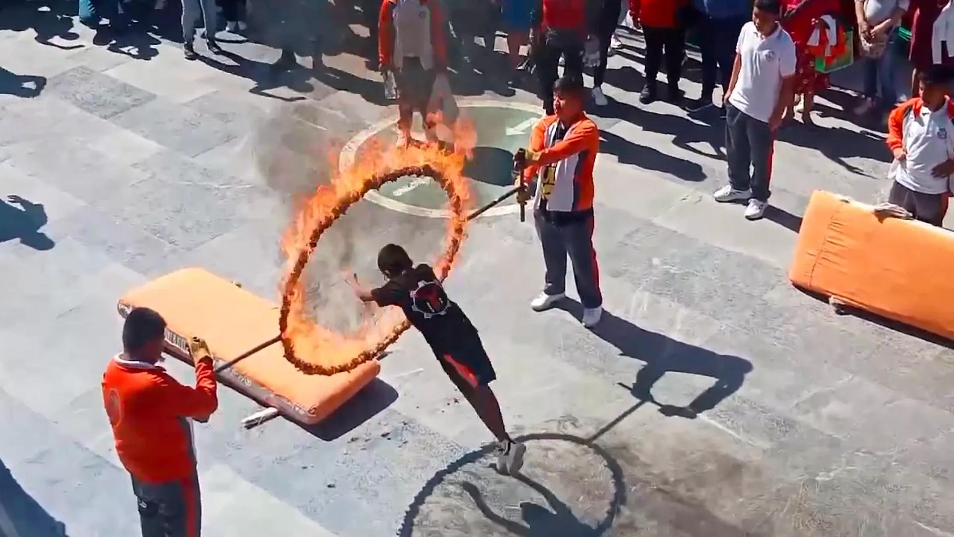 ¡Desfile Extremo! Estudiantes Realizan Salto del Tigre en Zongolica