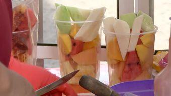 frutas picadas para refrescarse ante las altas temperaturas