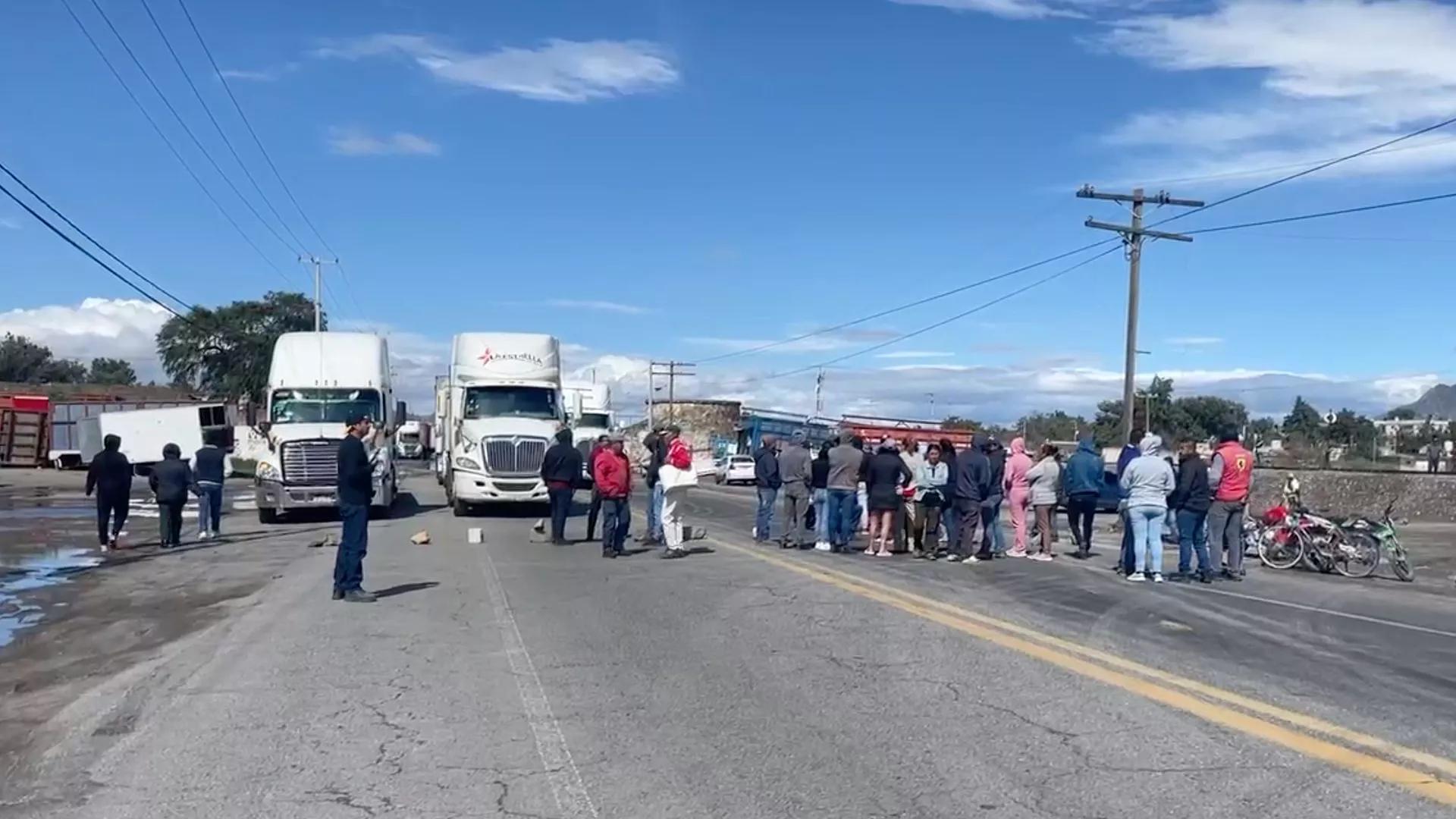 Manifestantes de Totalco Reanudan Bloqueo en la Carretera Perote-Puebla