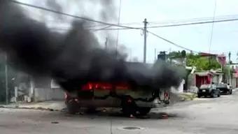 Foto: Camioneta se Incendia en Cruce de Avenidas en Benito Juárez, Quintana Roo