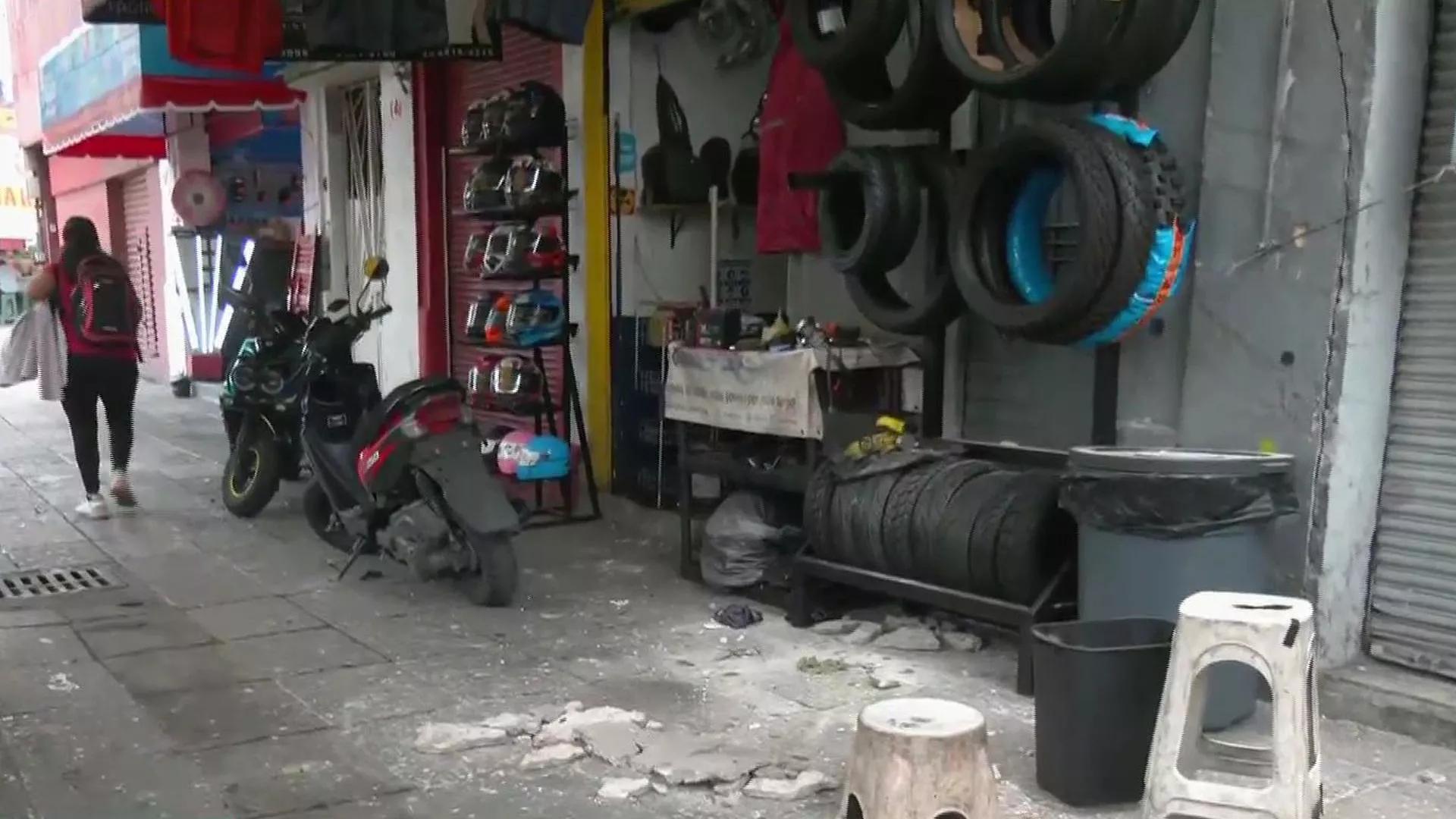 Cae Parte de Fachada en Eje Central y Juan De Dios Peza, en la Colonia  Obrera, CDMX