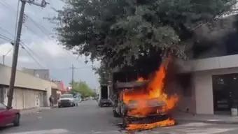 Se Incendia Vehículo en Col. Martínez en Monterrey,NL