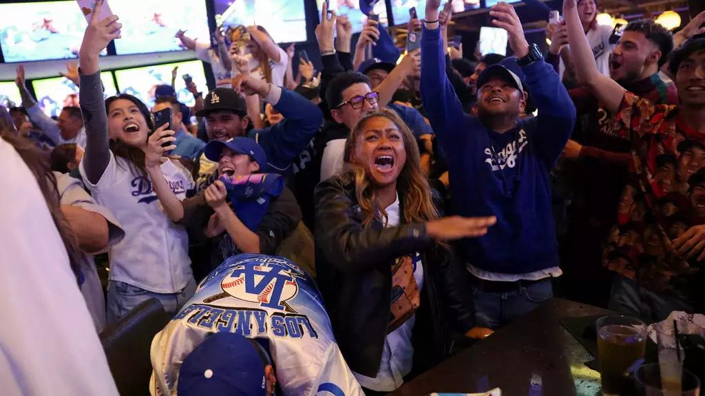 Serie Mundial 2024: Aficionados Festejan Campeonato de Los Dodgers