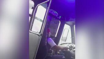 Video: Exhiben a Chofer de Transporte Público Usando Celular en la Autopista México-Toluca