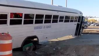 Camión de Transporte Cae en Zanja y Bloquea la Carretera Panamericana