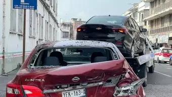 carros chocados por conductor que intentaba huir de tránsito