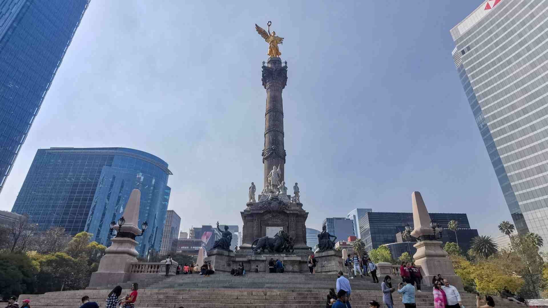 En caso de que alguien dañe el Ángel de la Independencia deberá pagar una multa y una pena de cárcel. 