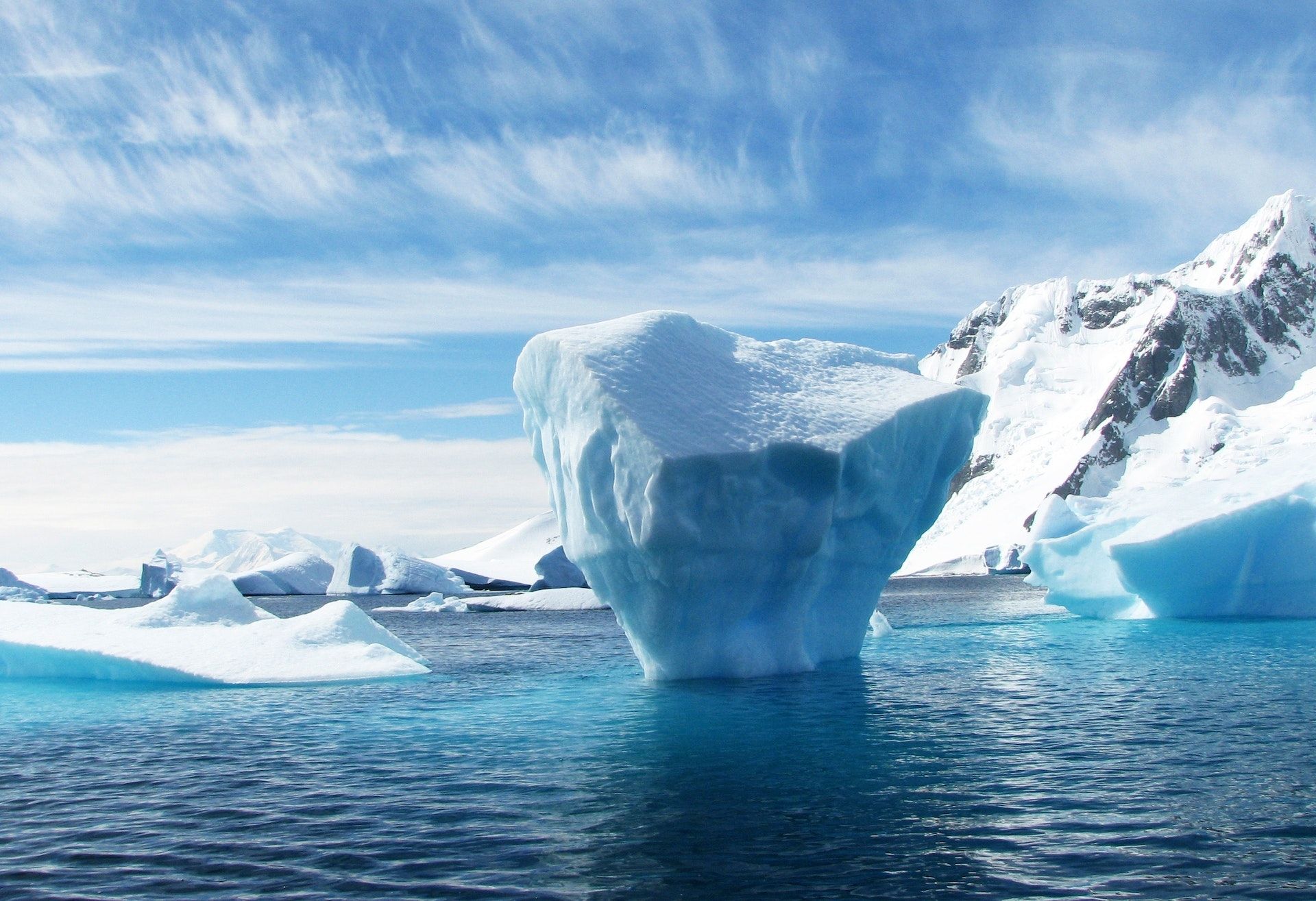 Iceberg se derrite en el mar