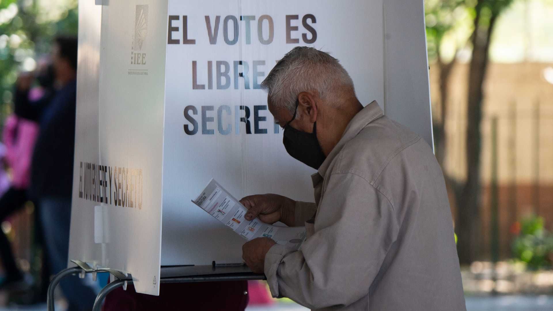 Qué es el Plan B de AMLO en materia electoral 