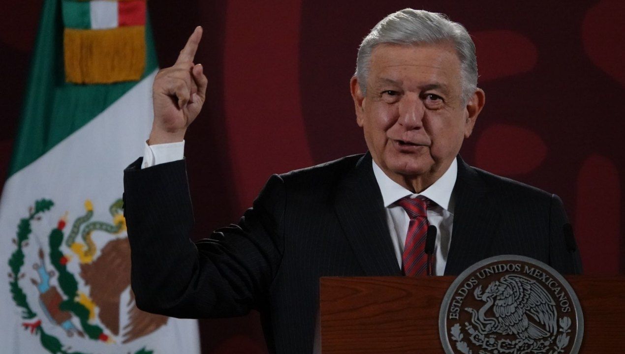 AMLO presenta su conferencia mañanera en Palacio Nacional