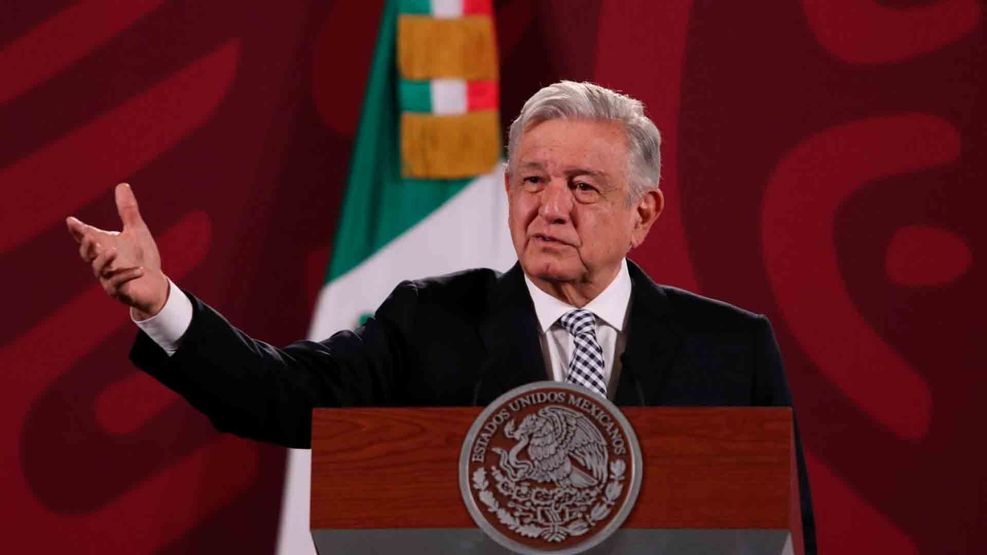 El presidente Andrés Manuel López Obrador presenta su mañanera desde Palacio Nacional