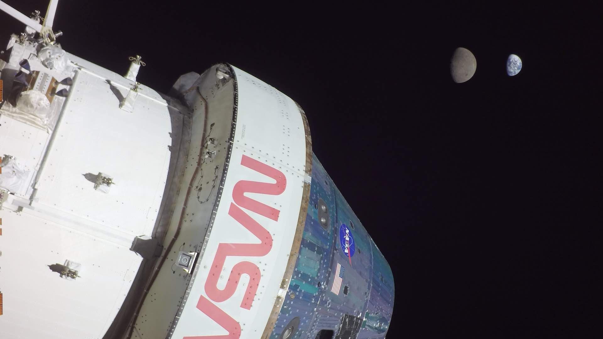 Sonda Orion se toma “selfie” desde el espacio con la Tierra y la Luna de fondo