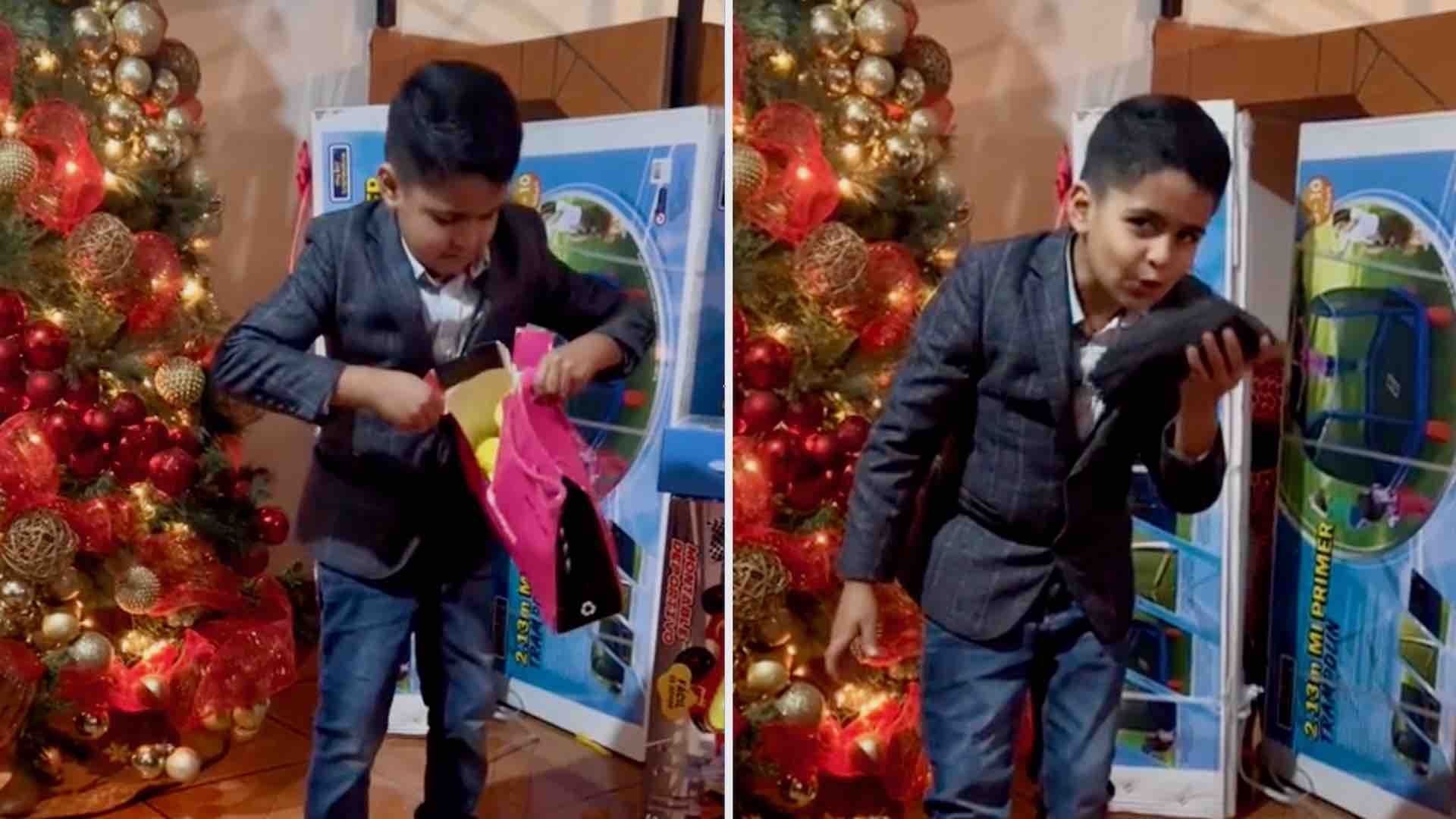 Niño abre regalo de Navidad donde solo había carbón