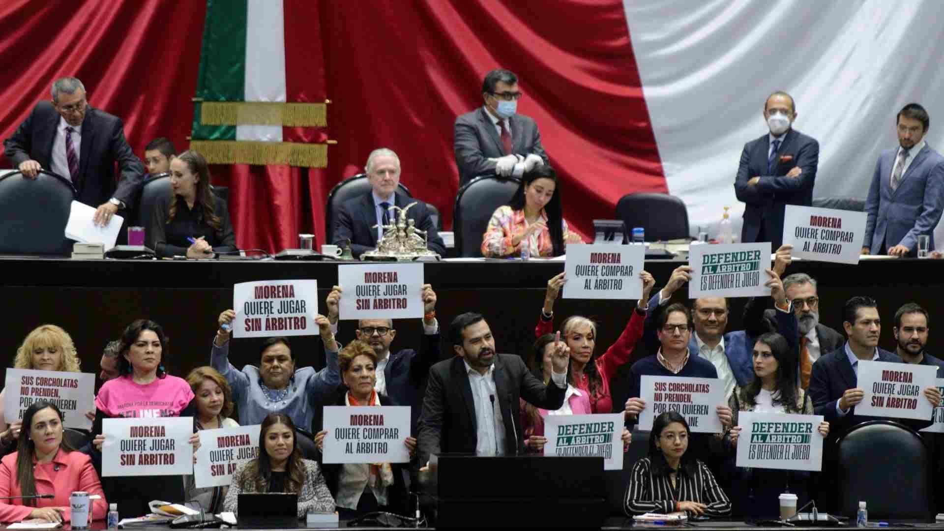 Diputados discuten la reforma electoral propuesta por el presidente AMLO