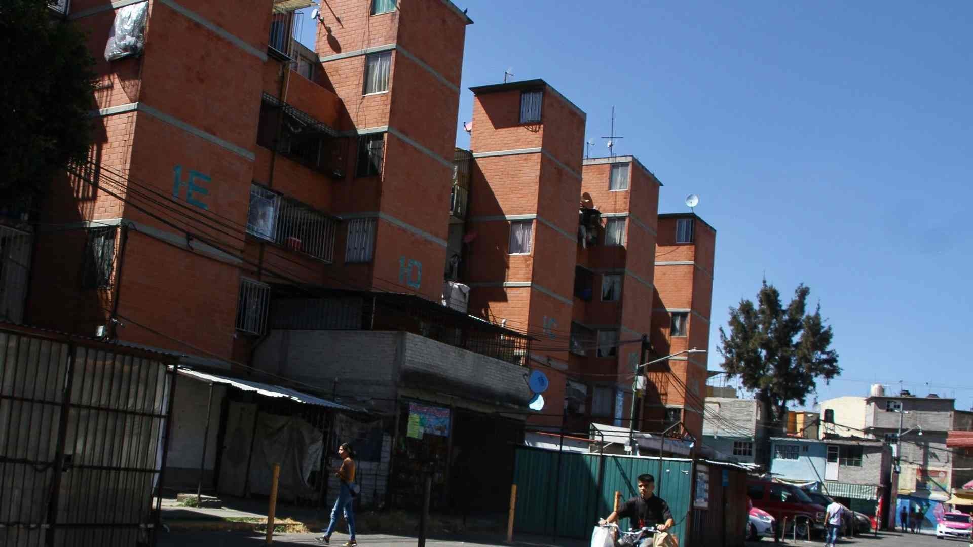 Policía capitalina realiza un operativo en una unidad habitacional