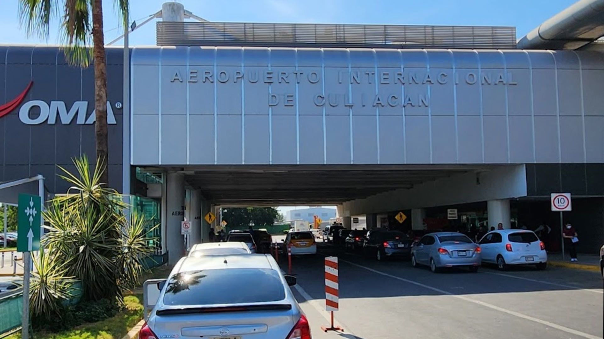 Aeropuerto de Culiacán suspende actividades por jornada violenta