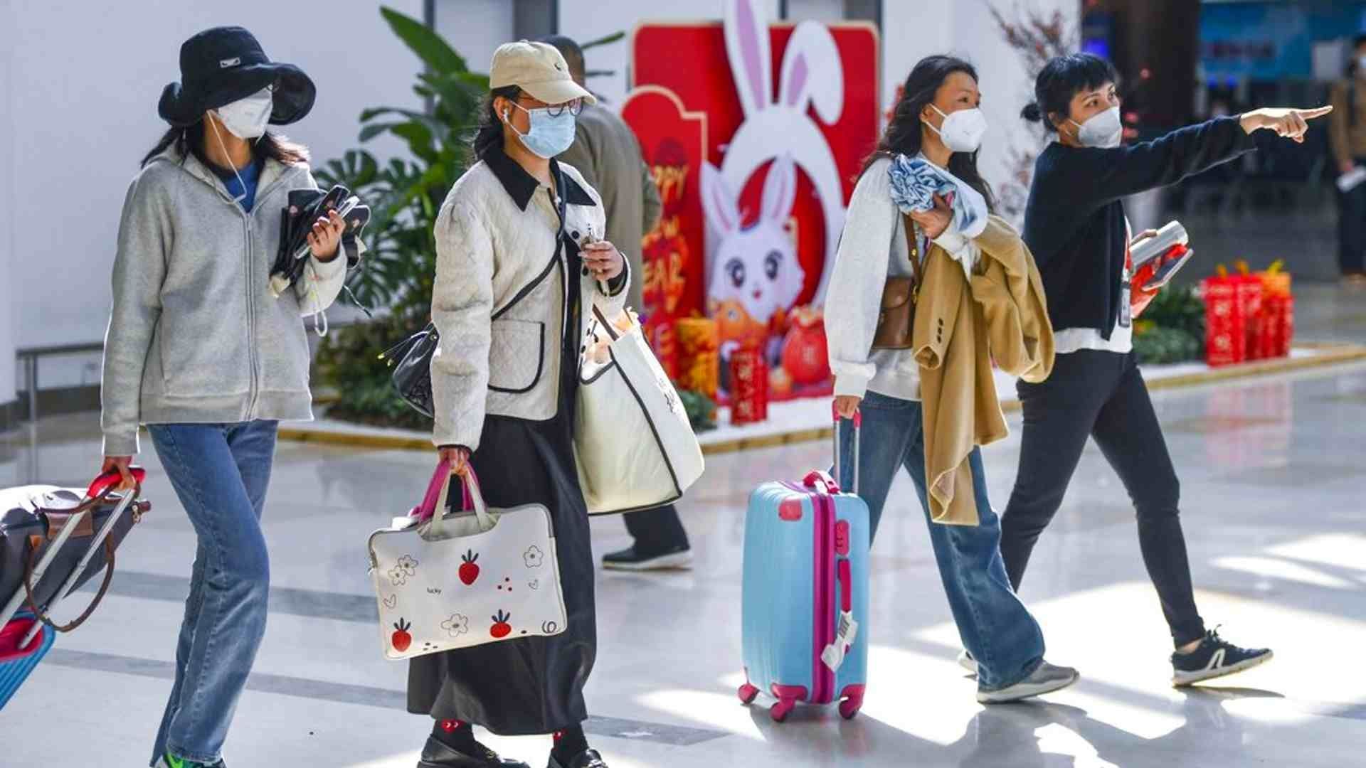 Viajeros en el Aeropuerto Internacional Haikou Meilan, ciudad de Haikou