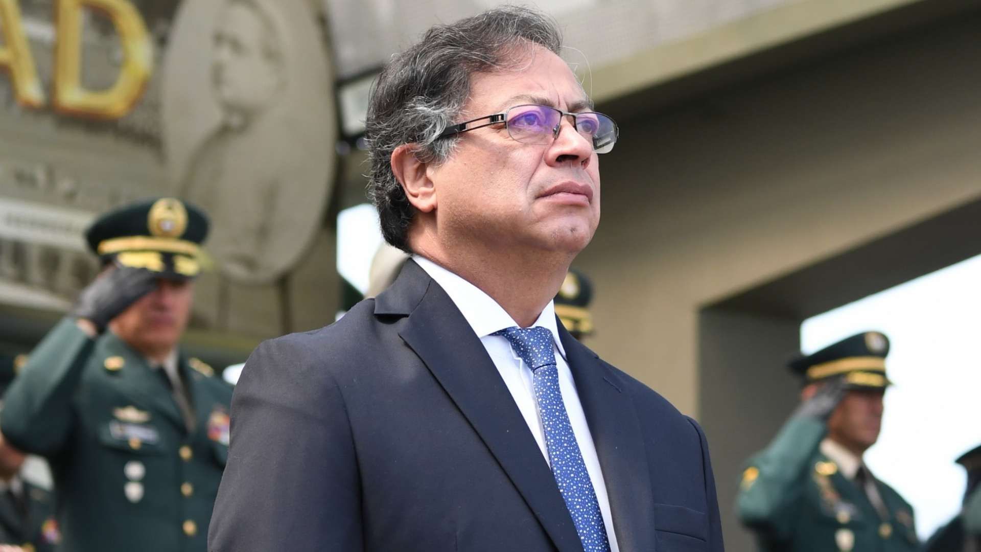 Gustavo Petro: Rayo Impacta Avión del Presidente de Colombia; No Se Reportan Daños