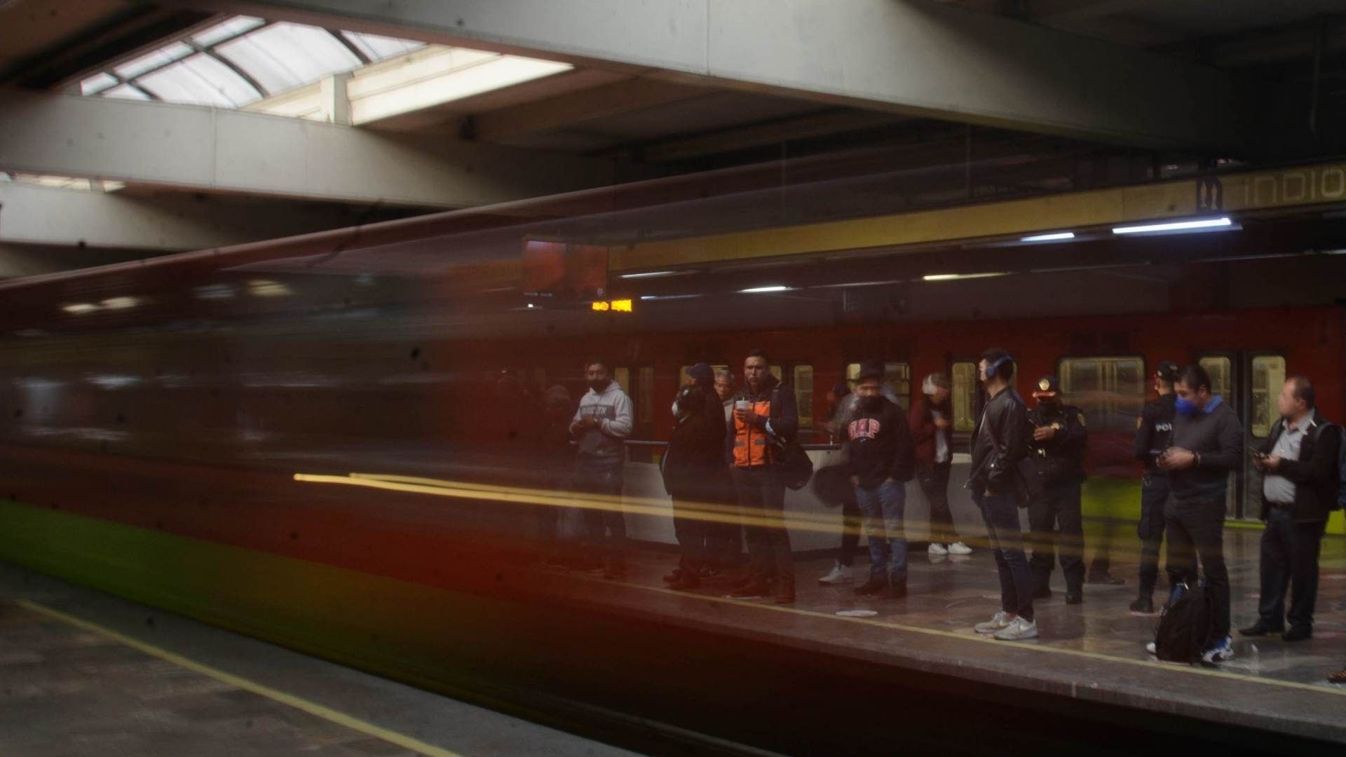 CDMX: ¿Cuál es la multa por arrojar un objeto a las vías del Metro?