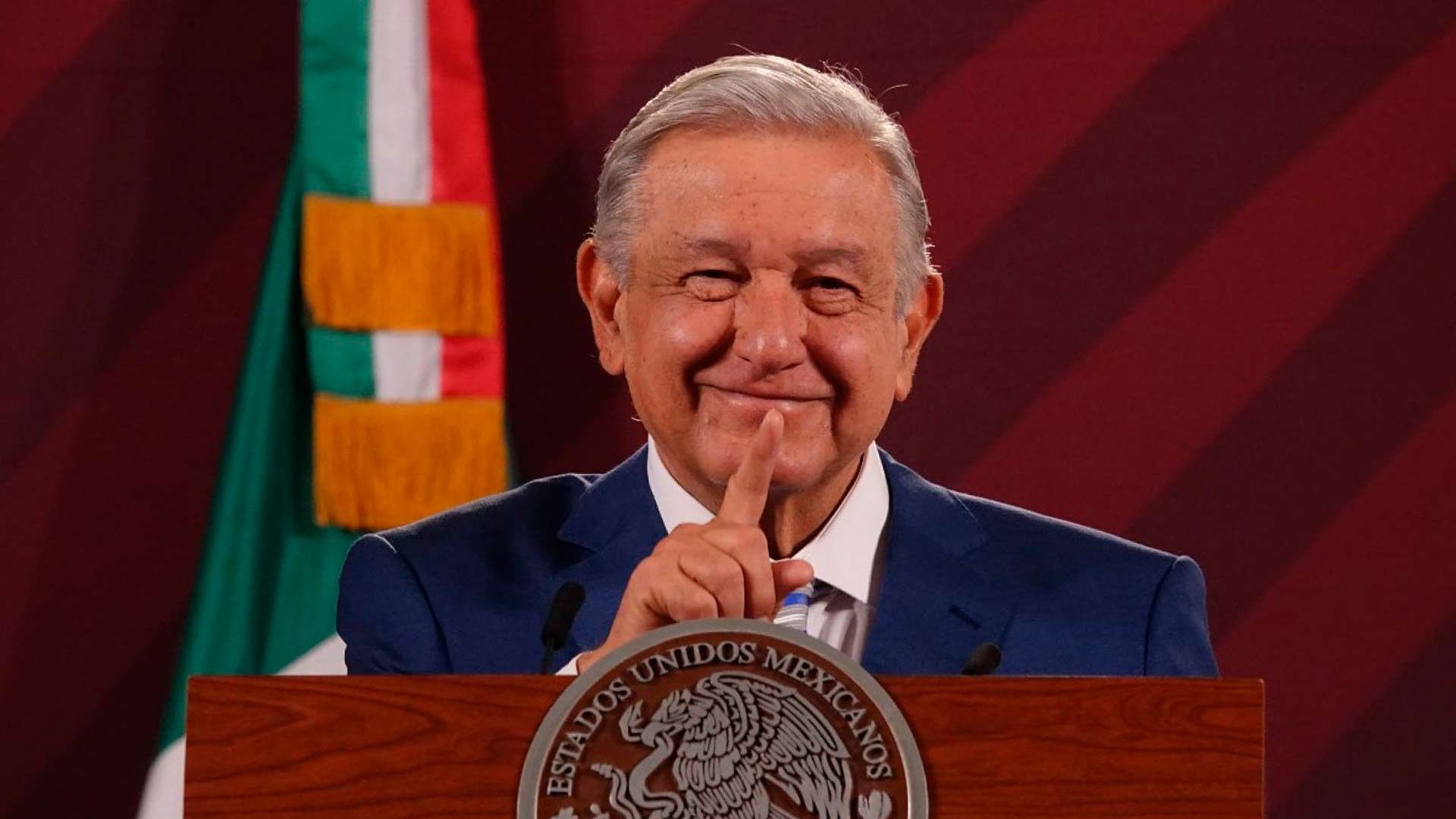 El presidente Andrés Manuel López Obrador presenta su mañanera desde Palacio Nacional