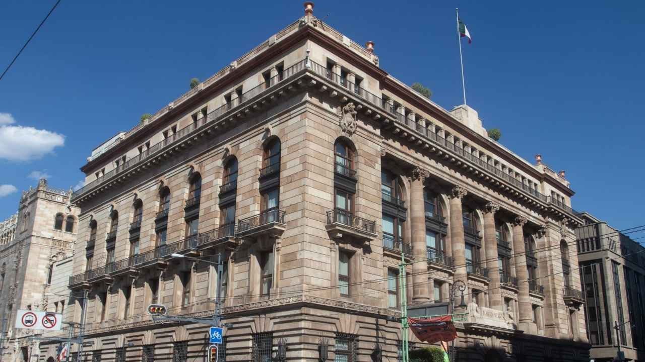 Banxico aumentó la tasa de interés en 50 puntos base al 11%, el mayor nivel en su historia