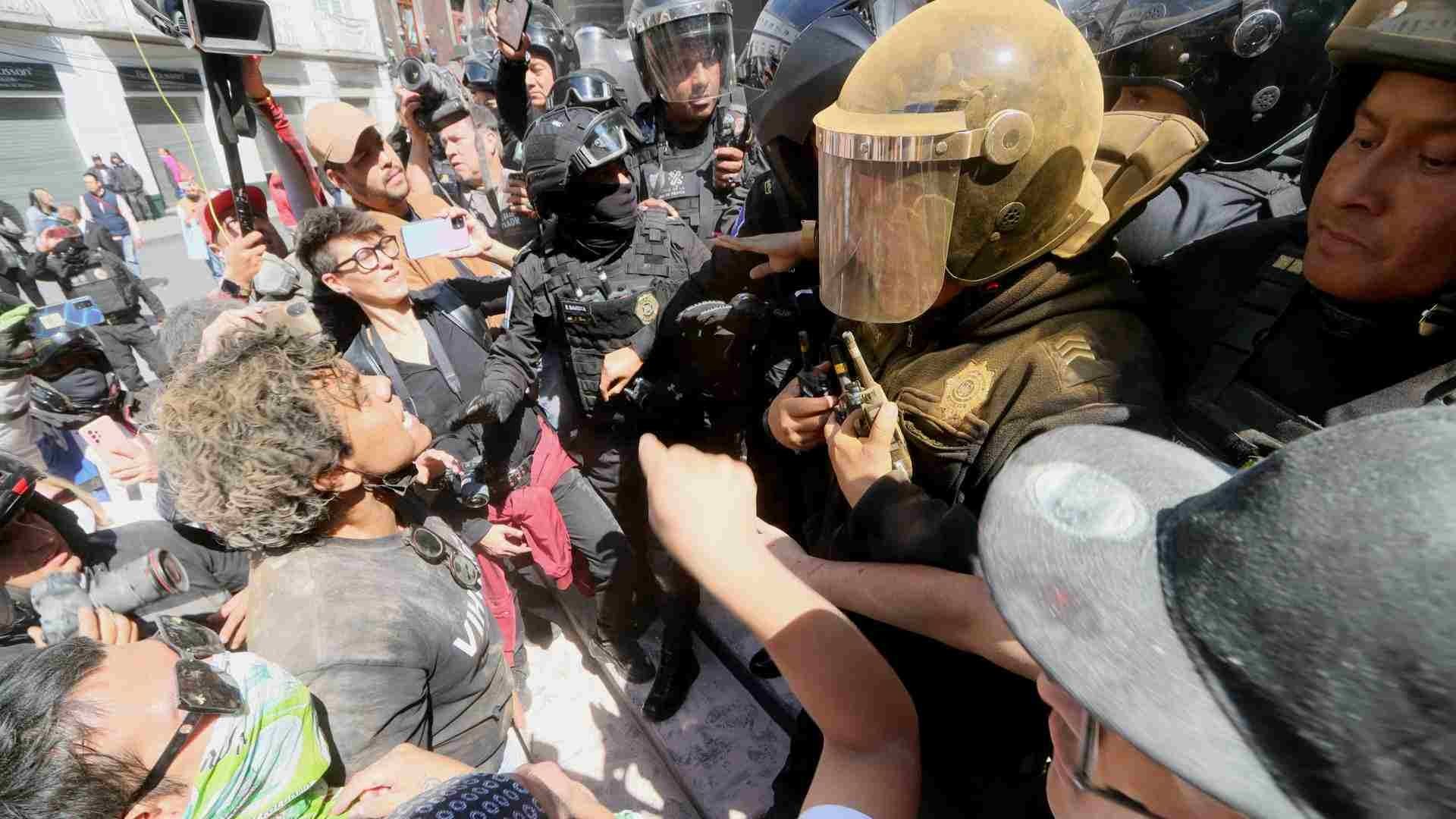 Comunidad trans se enfrentaron con policías en el Congreso de la CDMX