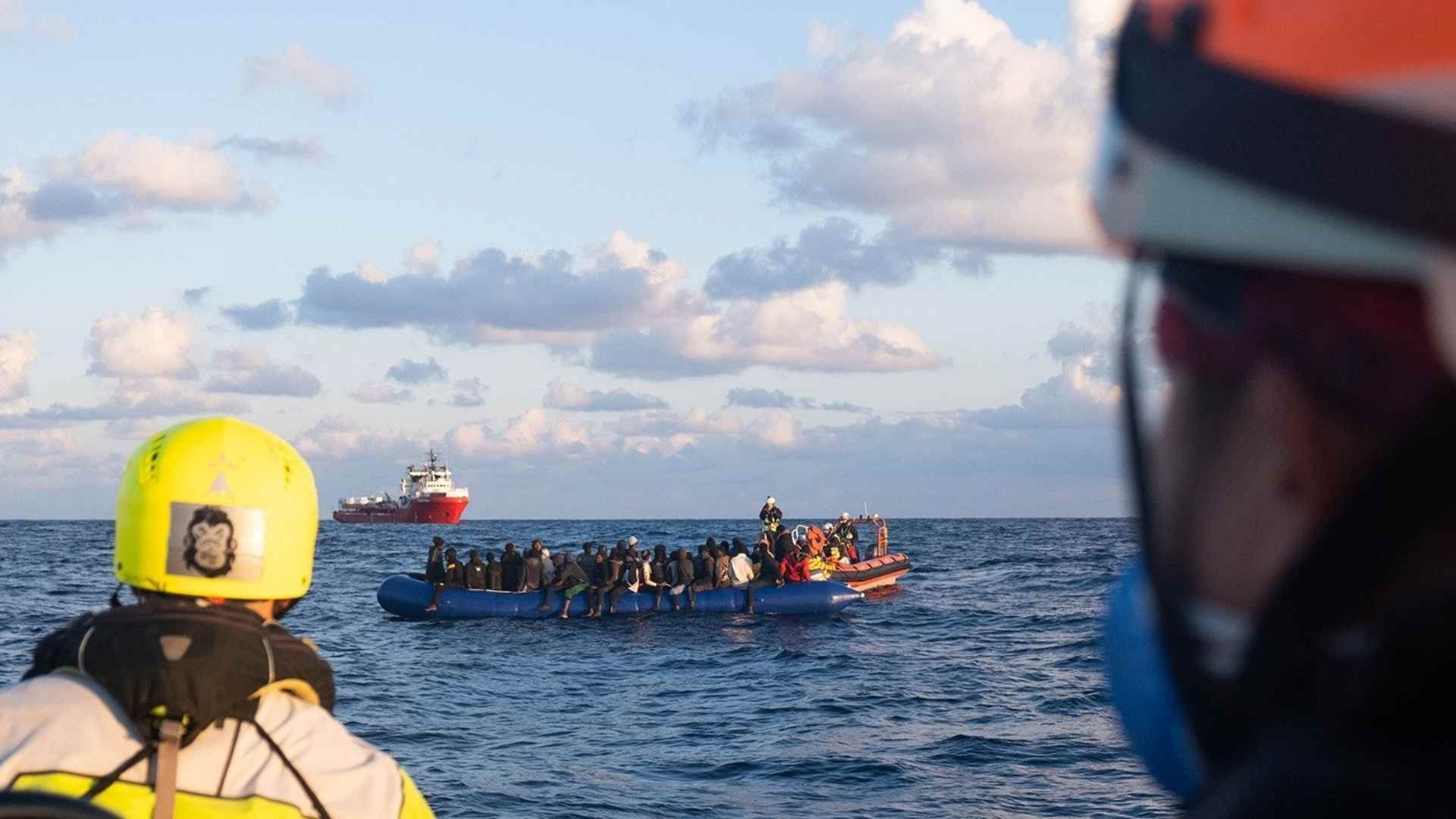 Naufragio de migrantes en Italia deja al menos 40 muertos