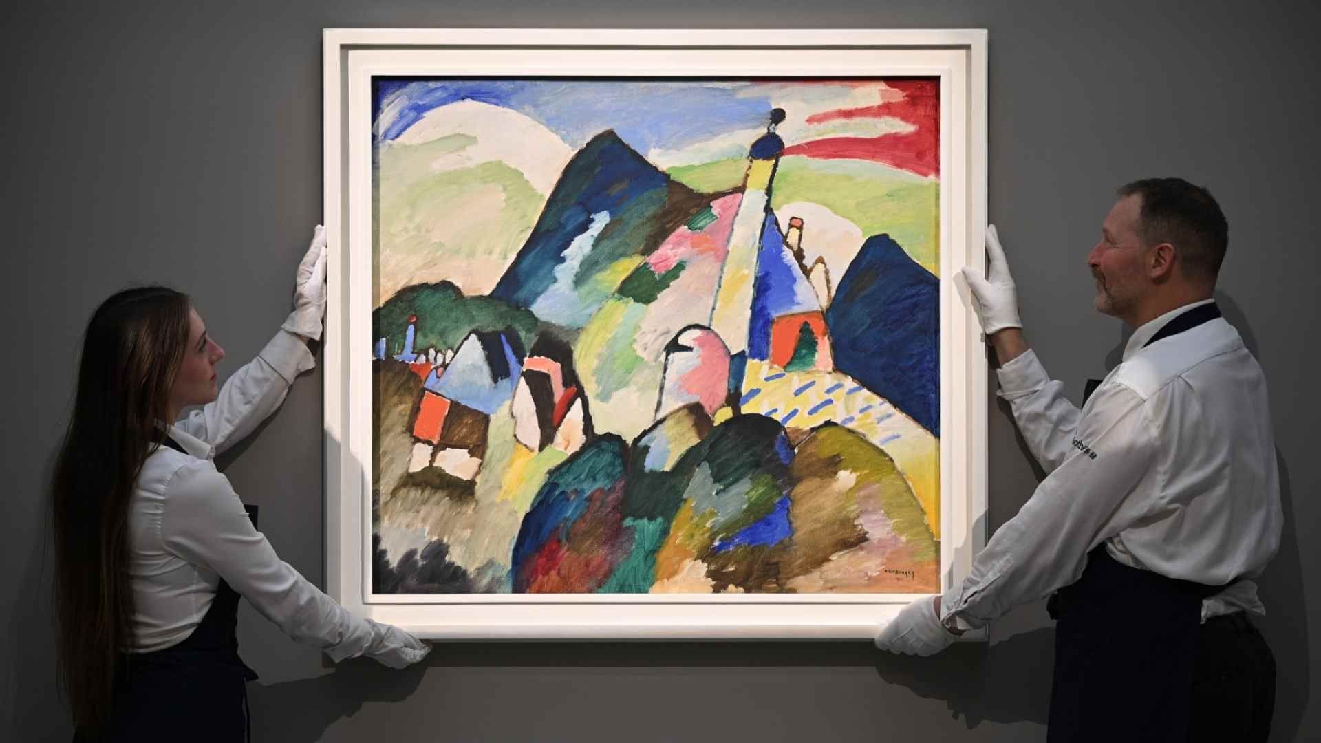 Subastarán obra de Kandinsky 'Murnau Mit Kirche II' en 45 mdd