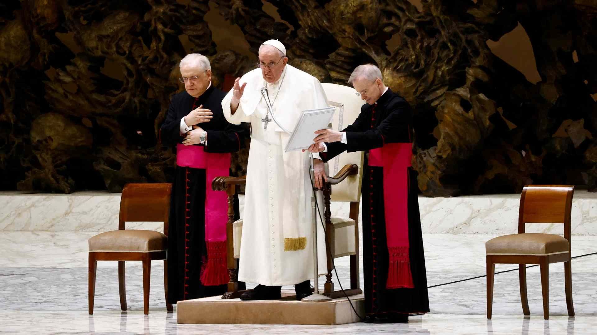 Papa pide terminar pronto los sufrimientos en Ucrania