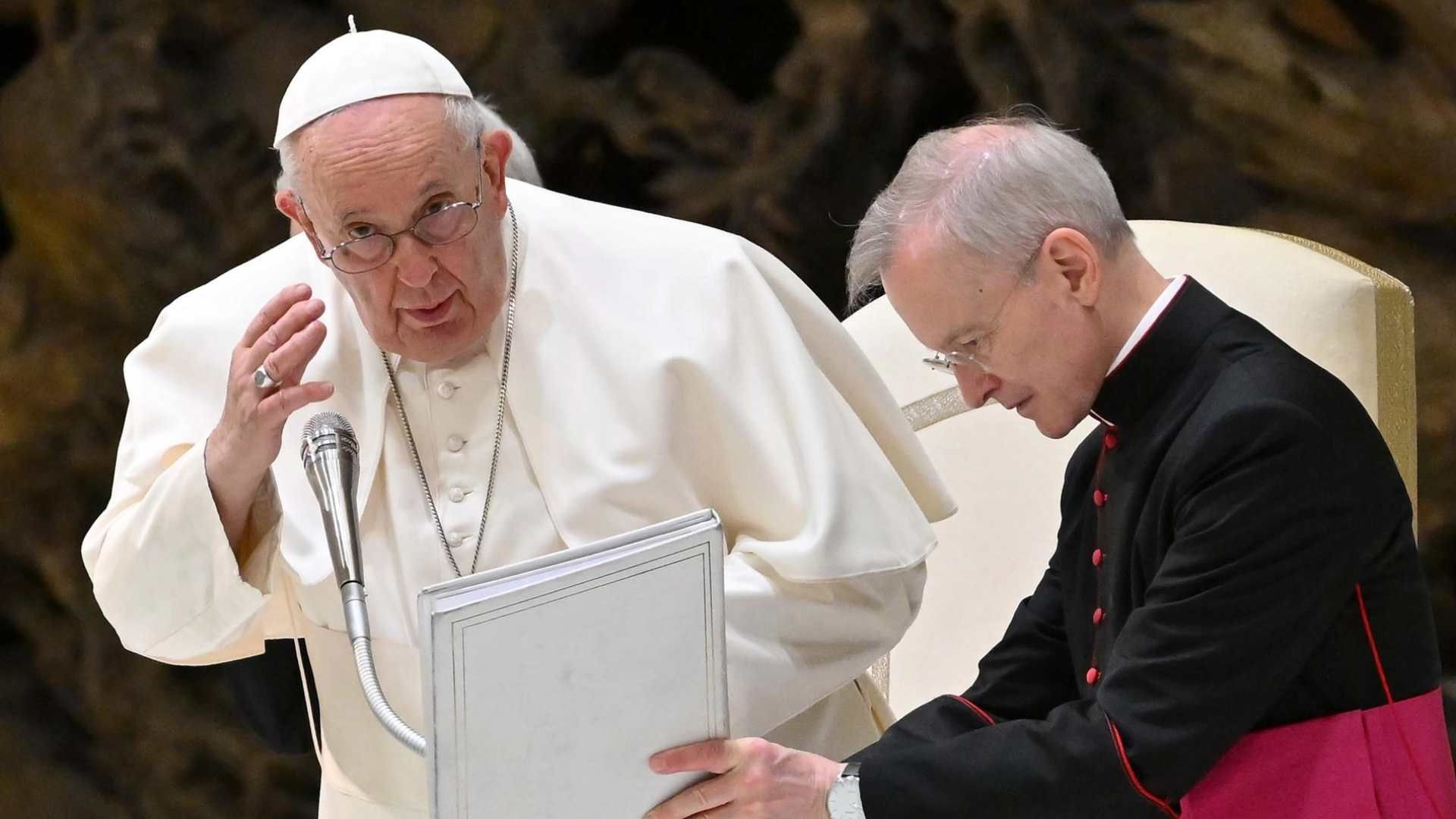 El Vaticano confirma resfriado del Papa Francisco