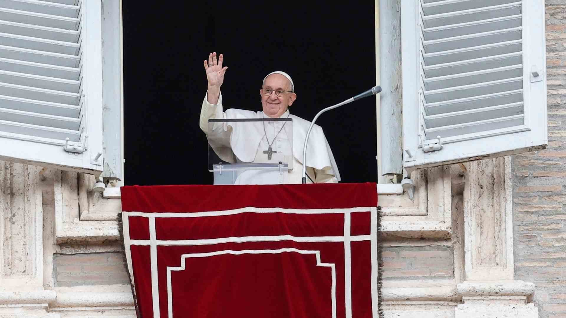 El papa Francisco desde la Plaza de San Pedro