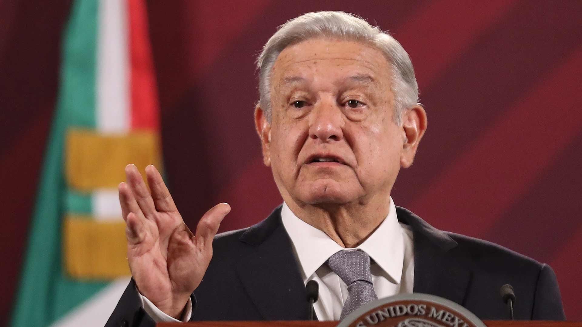 AMLO critió al cineasta Luis Estrada y dijo que es un churro la película Que viva México 