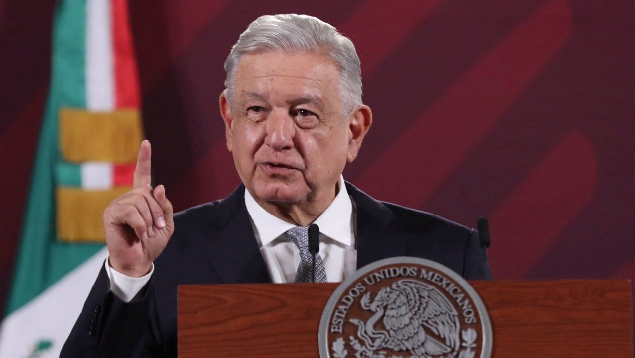 El presidente Andrés Manuel López Obrador presenta su mañanera desde Palacio Nacional