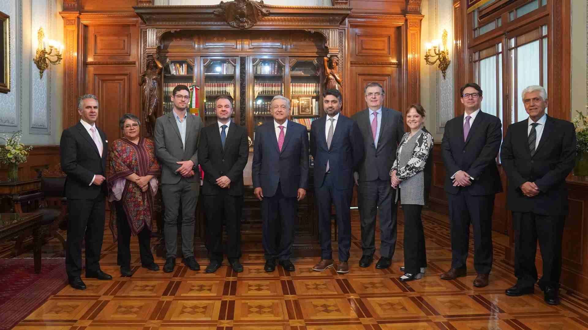 AMLO Recibe a Directivos y Técnicos de Tesla en Palacio