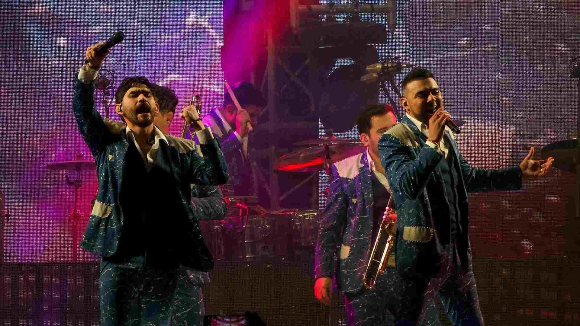 Concierto de El recodo en el AIFA