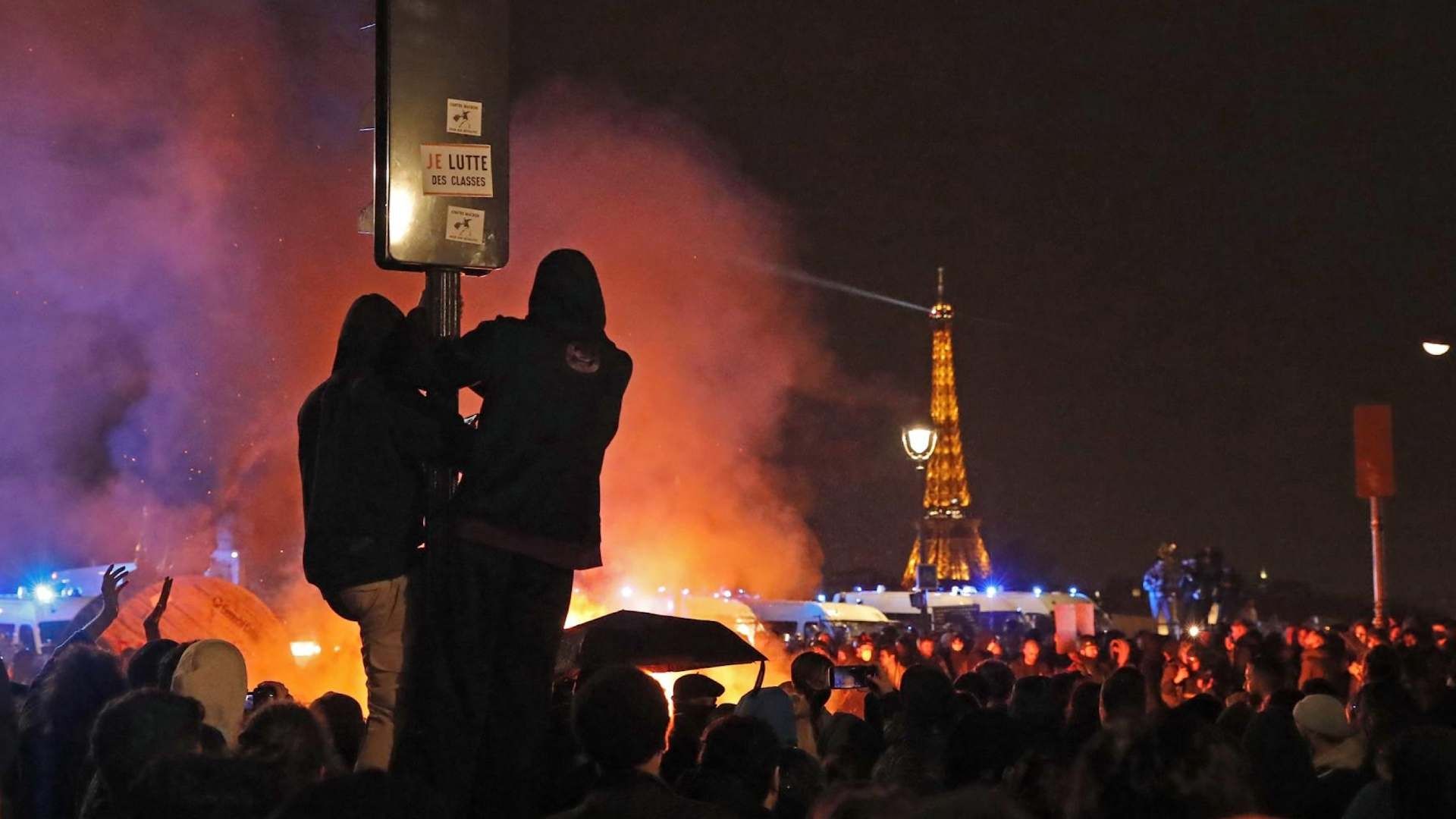 Francia: Violentas protestas dejan al menos 60 Detenidos