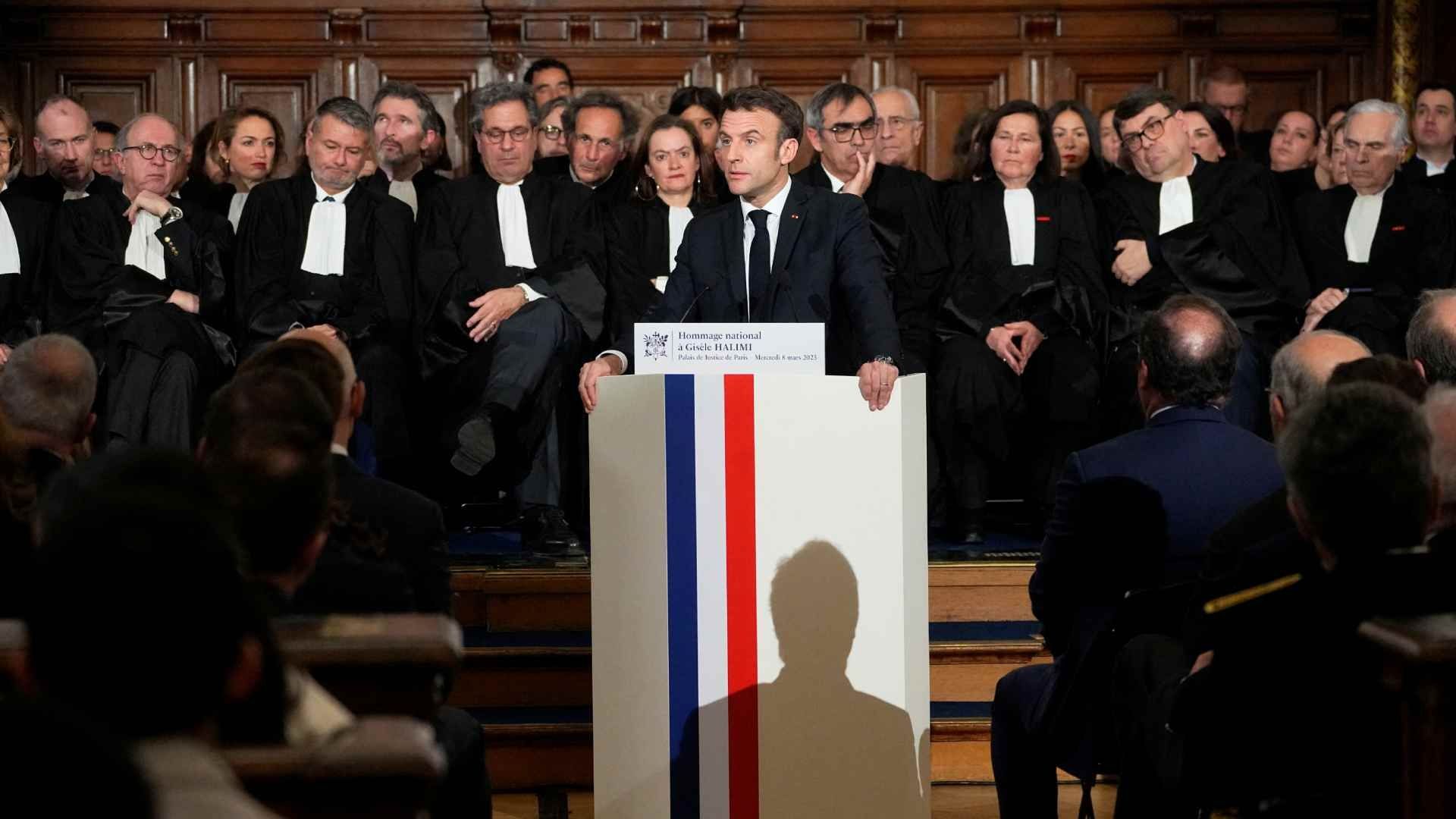 Macron Anuncia Ley para Incluir Aborto en Constitución