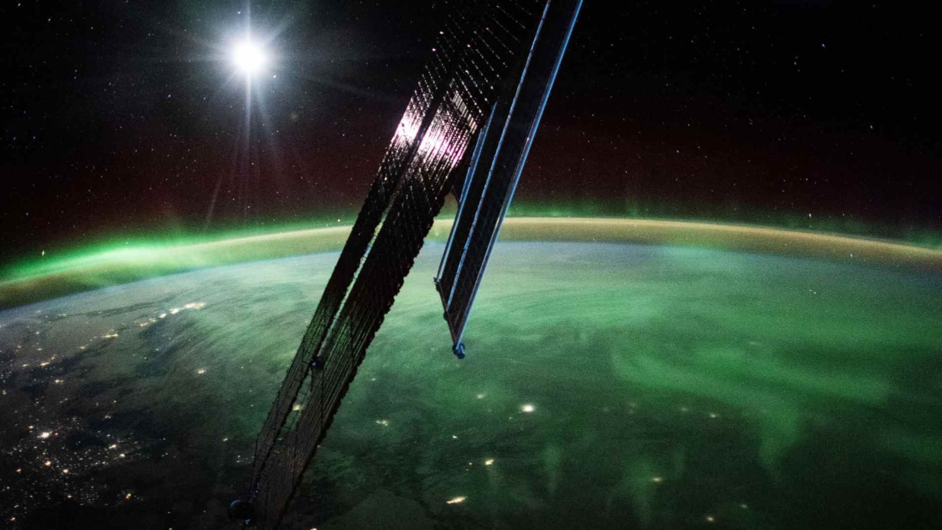  Aurora boreal en la atmósfera de la Tierra