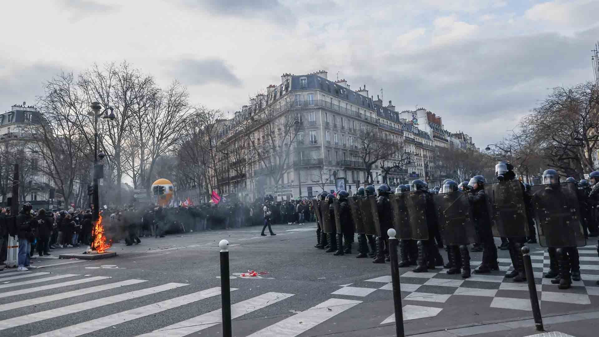 Continúan Huelgas contra Reformas de Pensiones en Francia