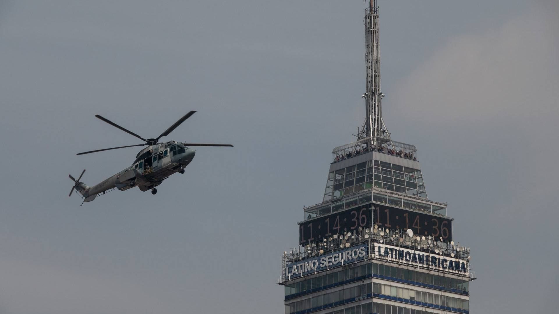 Desfile aéreo militar