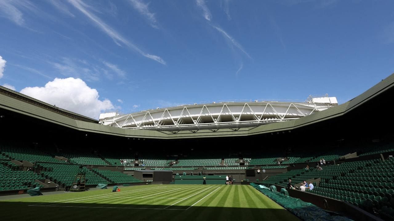 El torneo de tenis Wimbledon permitirá este torneo la participación de tenistas rusos y bielorrusos pero usarán con bandera neutral