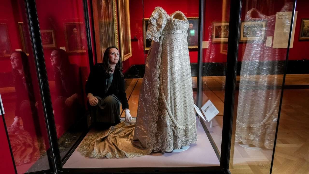 El Palacio de Buckingham exhibirá el vestido de novia más antiguo del mundo conservado en la Colección Real del Reino Unido 