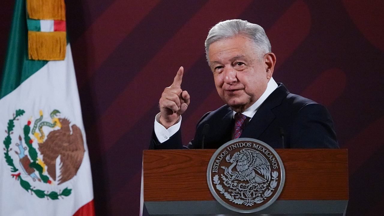 El presidente Andrés Manuel López Obrador presenta su mañanera desde Palacio Nacional