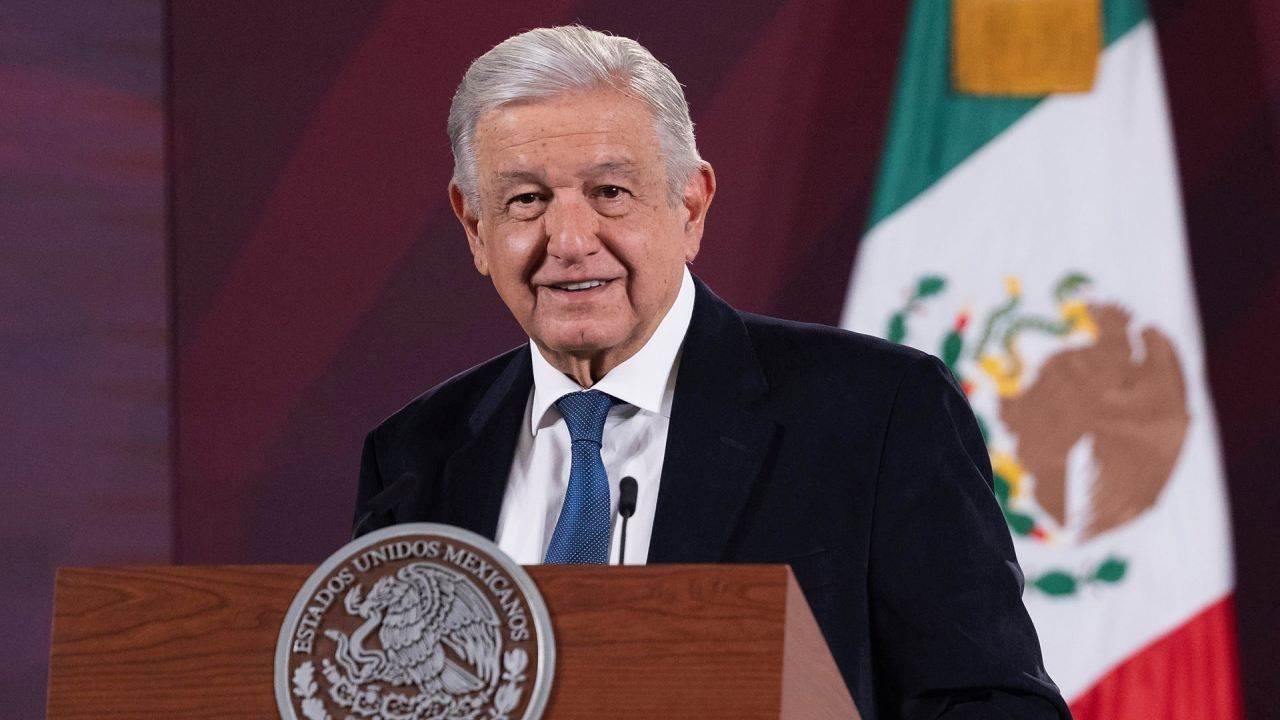 El presidente Andrés Manuel López Obrador presenta su mañanera desde Palacio Nacional