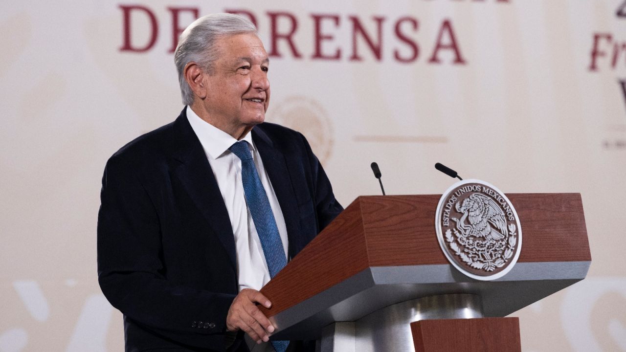 El presidente Andrés Manuel López Obrador presenta su mañanera desde Palacio Nacional