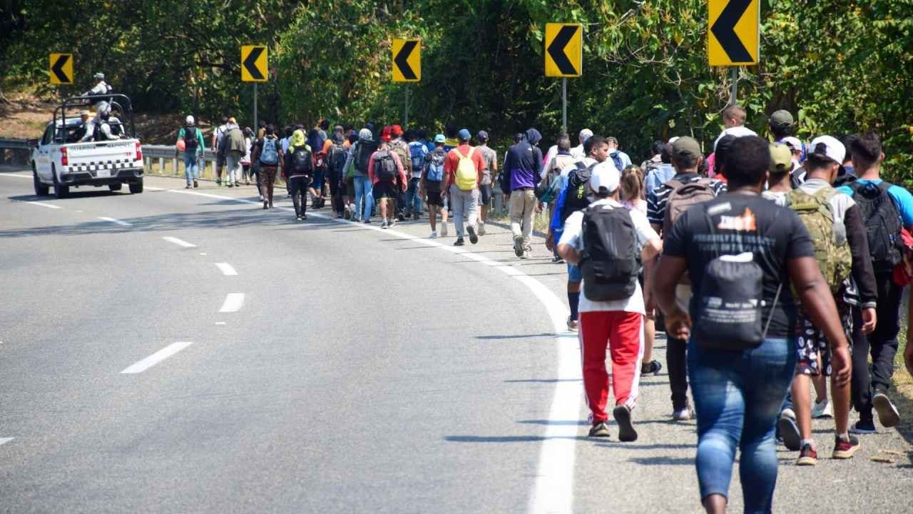 Migrantes se preparan en sur de México para salir en "viacrucis" a la capital 