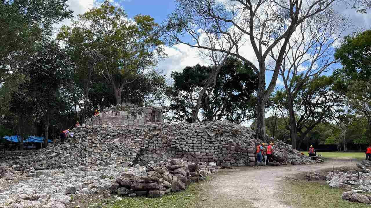 Descubren un disco con jeroglíficos mayas en Chichén Itzá