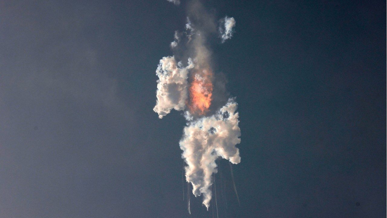 El megacohete Starship de SpaceX explotó tras ser lanzado hoy, 20 de abril de 2023, en su base de Texas